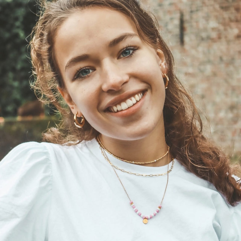 Shiny gold choker