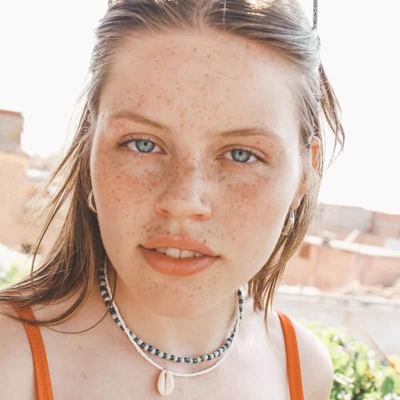 Basic white shell necklace